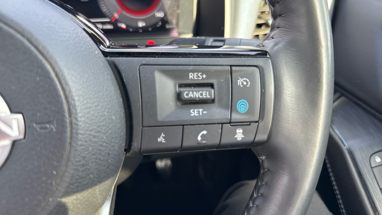 Nissan Qashqai 1.3 DiG-T MH Tekna 5dr Petrol Hatchback